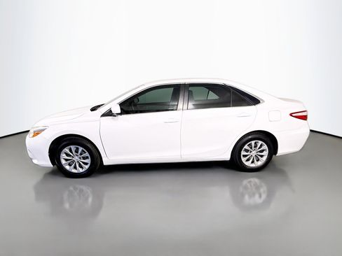 Used 2016 Toyota Camry LE image 6