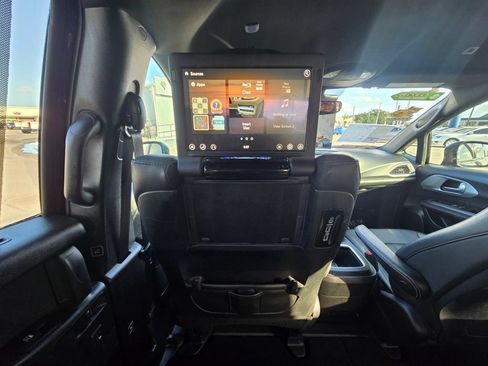 Used 2019 Chrysler Pacifica Touring-L Plus w/ Advanced Safetytec Group FWD image 45