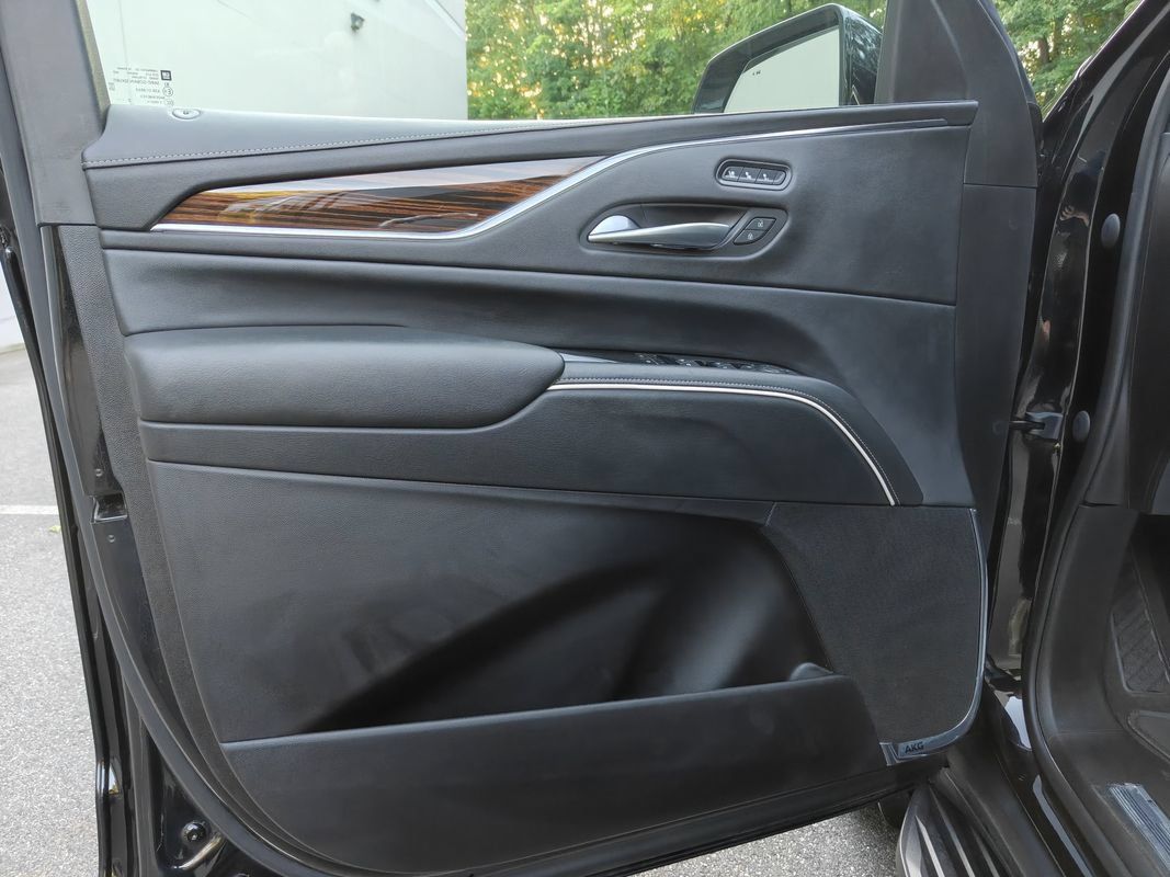 Used 2023 Cadillac Escalade ESV Premium Luxury AWD/4WD image 9