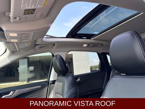 Used 2022 Ford Escape Titanium FWD image 5