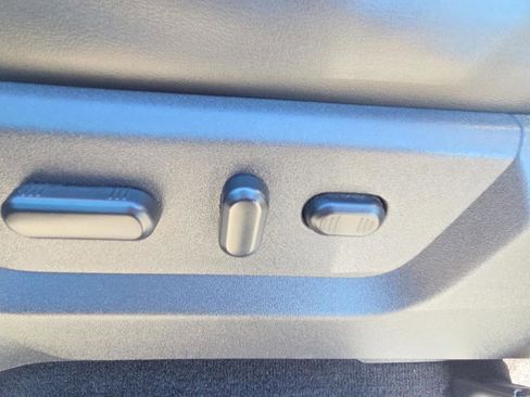 Used 2011 Ford F250 Lariat w/ Lariat Interior Pkg image 38