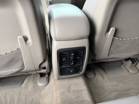 Used 2012 Jeep Grand Cherokee Laredo image 32