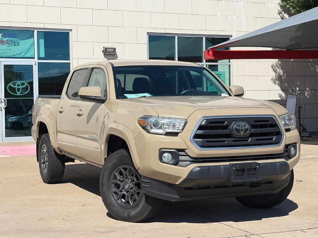 Used 2018 Toyota Tacoma SR5 RWD image 2
