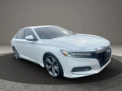 Used 2020 Honda Accord Touring image 3