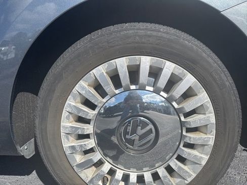 Used 2013 Volkswagen Beetle 2.5 image 6