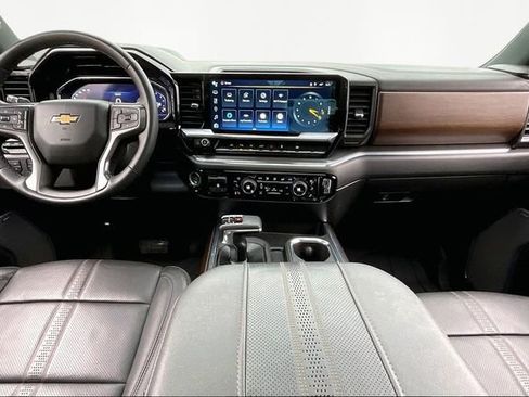 Used 2024 Chevrolet Silverado 1500 High Country w/ Technology Package image 7