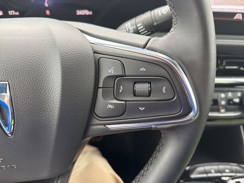 Certified 2025 Buick Envista Sport Touring image 15