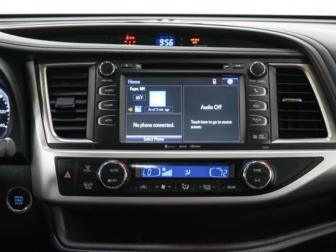 Used 2019 Toyota Highlander XLE AWD/4WD image 15