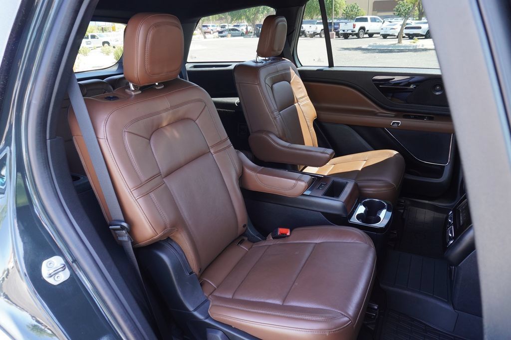 Used 2023 Lincoln Aviator Reserve w/ Equipment Group 201A RWD image 10