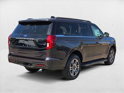 New 2025 Ford Expedition Active image 2