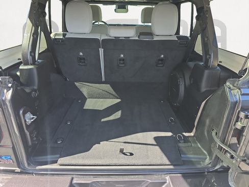 Used 2021 Jeep Wrangler Unlimited Sahara AWD/4WD image 12