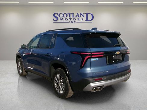 Used 2025 Chevrolet Traverse LT image 8