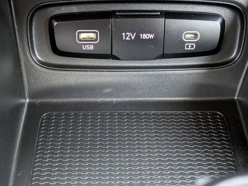 Used 2025 Hyundai Venue SEL FWD image 24