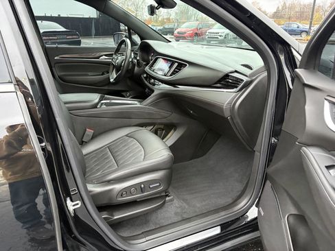 Used 2024 Buick Enclave Avenir w/ Avenir Technology Package image 10