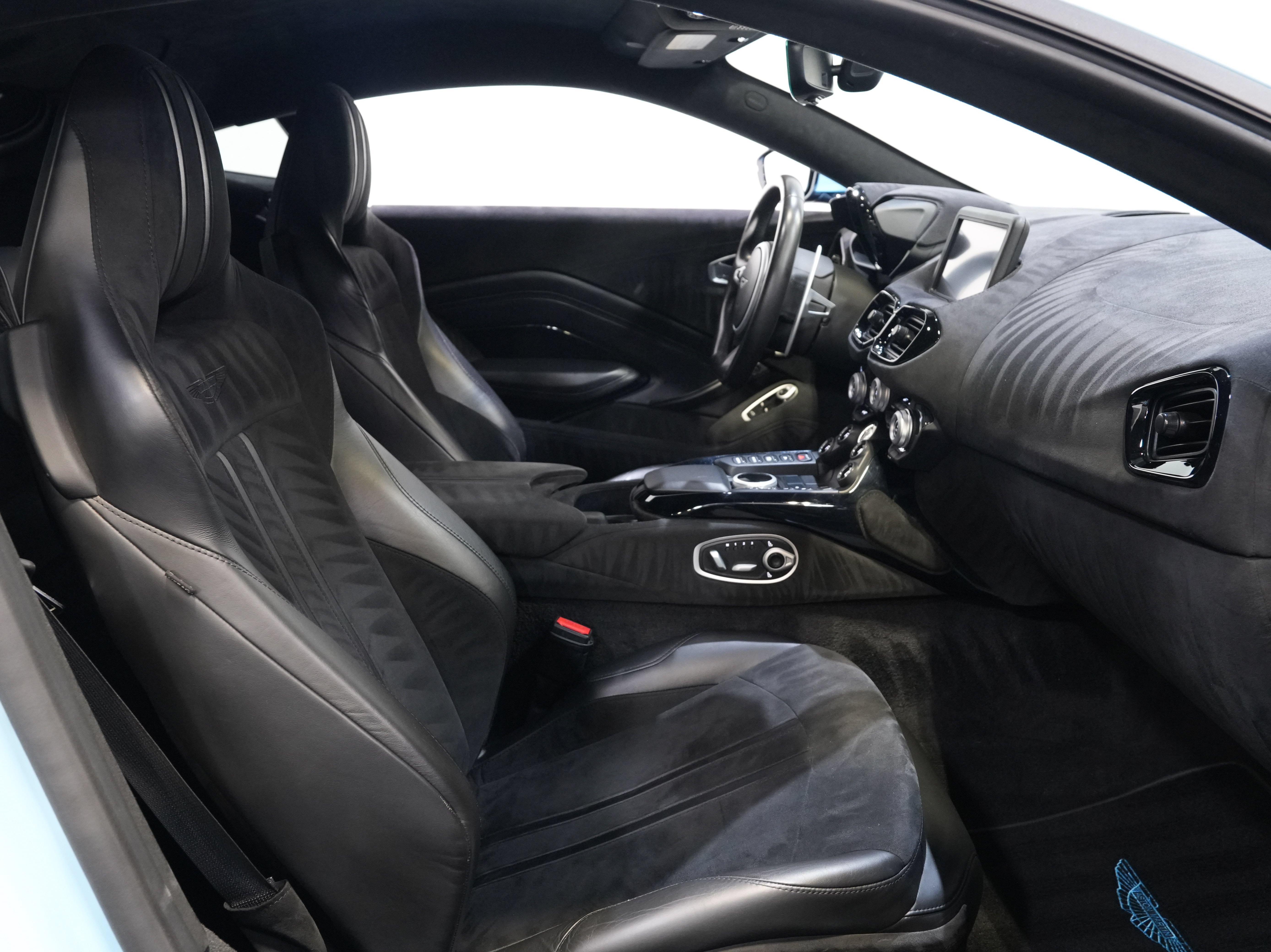 Used 2020 Aston Martin V8 Vantage Coupe RWD image 30