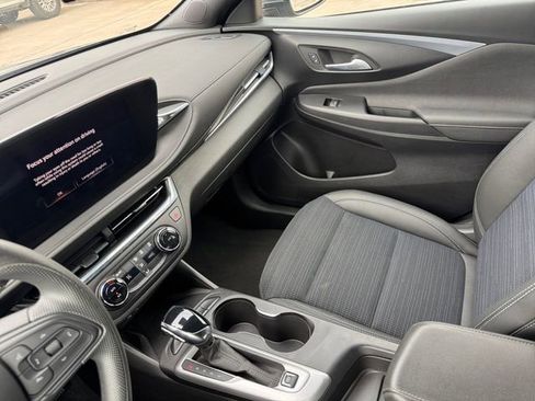 Certified 2025 Buick Envista Preferred w/ Convenience II Package image 12