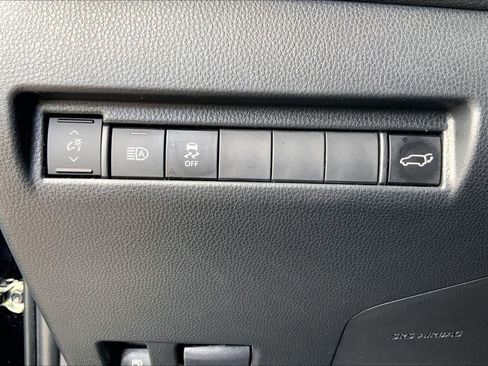 Certified 2024 Toyota Venza XLE image 33