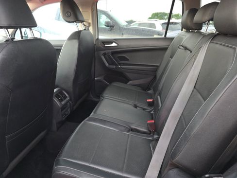 Used 2020 Volkswagen Tiguan SE FWD image 13