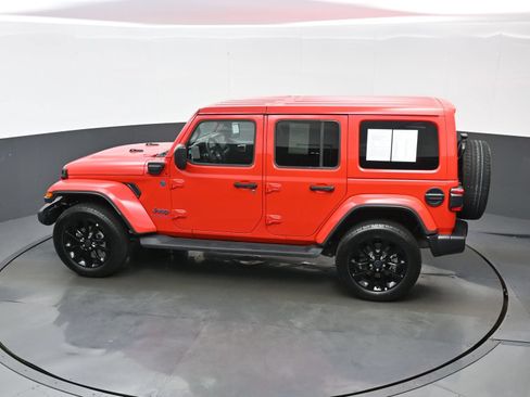 Used 2025 Jeep Wrangler Unlimited Sahara AWD/4WD image 35