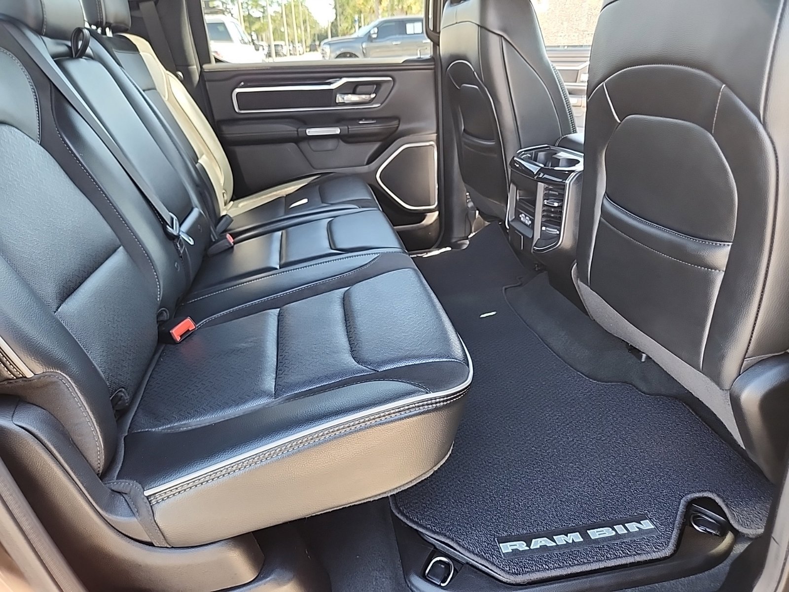 Used 2022 RAM 1500 Laramie AWD/4WD image 28