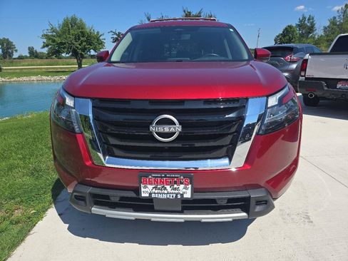 Used 2024 Nissan Pathfinder SL w/ Cargo Package AWD/4WD image 2