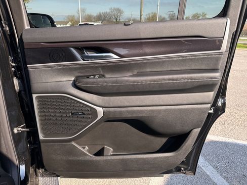 New 2024 Jeep Wagoneer 4WD w/ Convenience Group I image 18