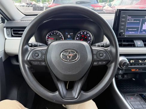 Used 2021 Toyota RAV4 XLE AWD/4WD image 10