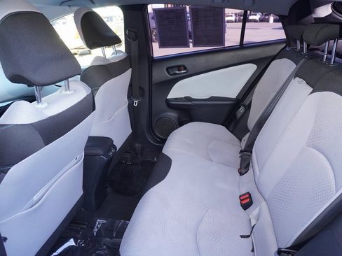 Used 2022 Toyota Prius LE image 10