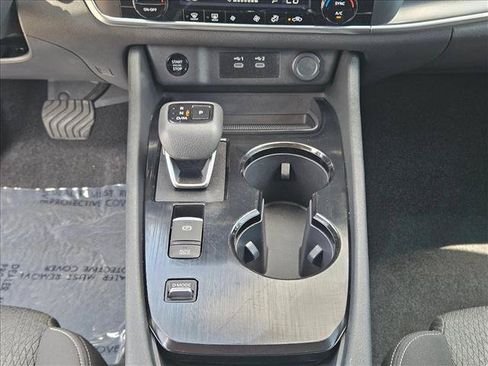 Used 2025 Nissan Rogue SV FWD image 12