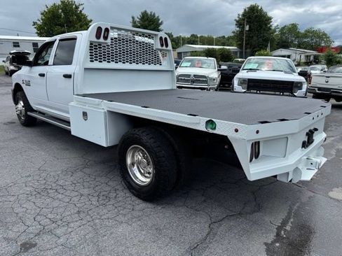Used 2018 RAM 3500 Tradesman w/ Chrome Appearance Group AWD/4WD image 4