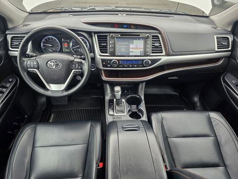 Used 2017 Toyota Highlander XLE AWD/4WD image 16