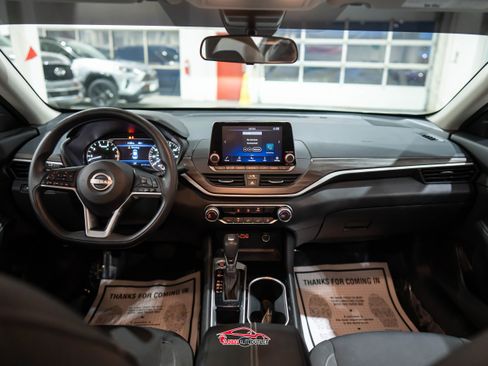 Used 2024 Nissan Altima 2.5 SV image 14