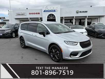 New 2026 Chrysler Pacifica Select
