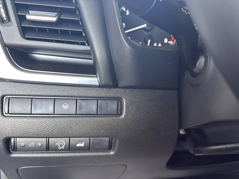 Used 2025 Nissan Rogue SV FWD image 18