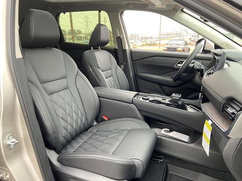 New 2026 Nissan Rogue Platinum image 18