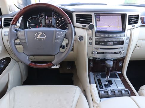 Used 2013 Lexus LX 570 4WD image 37