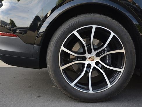 Certified 2025 Porsche Cayenne Coupe image 40