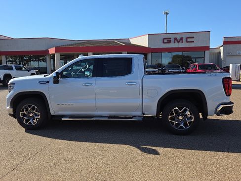 New 2026 GMC Sierra 1500 SLT image 2