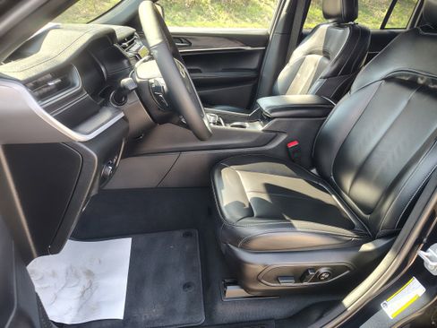 Certified 2024 Jeep Grand Cherokee Limited image 18