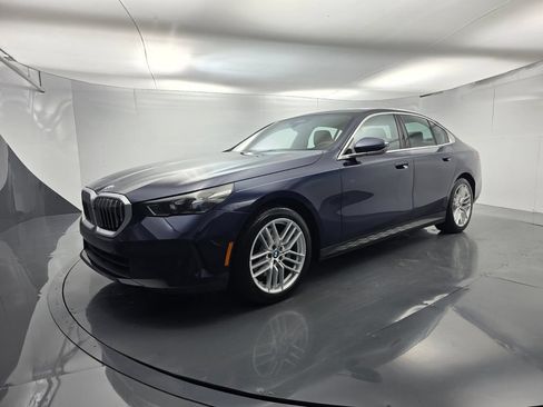 Certified 2024 BMW 530i w/ Premium Package RWD image 8