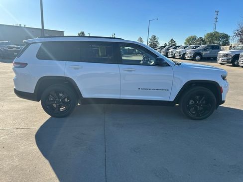 Used 2023 Jeep Grand Cherokee L Limited w/ Black Appearance Package AWD/4WD image 44