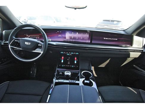 Used 2025 Cadillac Escalade ESV Sport w/ Touring Package image 9