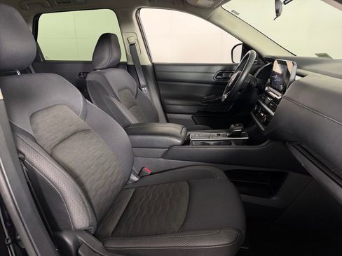 Used 2025 Nissan Pathfinder SV FWD image 32