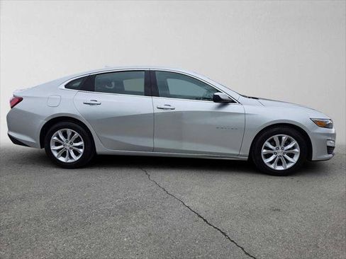 Used 2019 Chevrolet Malibu LT FWD image 2