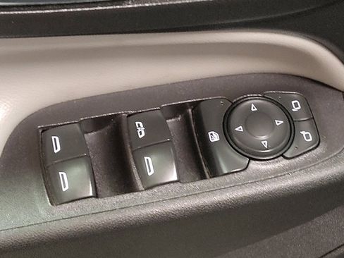 Used 2022 Chevrolet Equinox LS w/ LS Convenience Package FWD image 27
