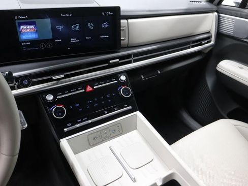 Used 2025 Hyundai Santa Fe SEL FWD image 28