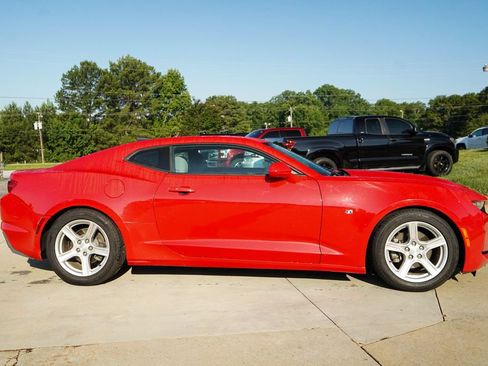 Used 2019 Chevrolet Camaro LT RWD image 3