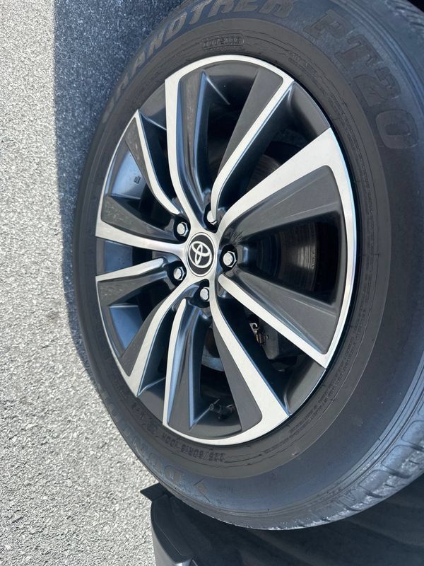 Used 2021 Toyota Venza LE AWD/4WD image 19