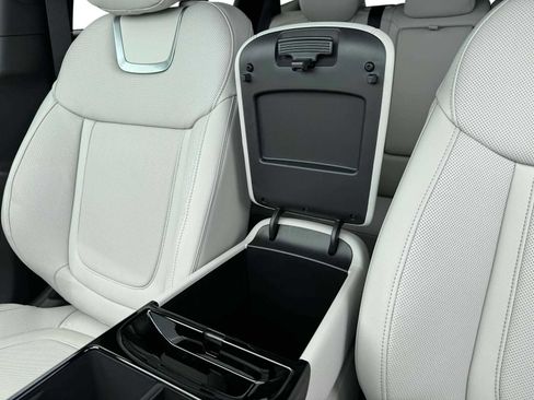 New 2025 Hyundai Tucson Limited image 18