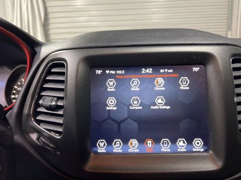 Used 2020 Jeep Compass Trailhawk AWD/4WD image 34